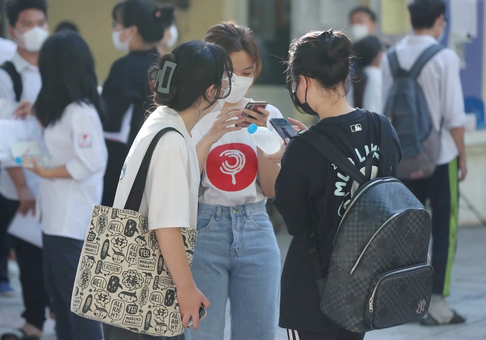 Hà Nội: Hoàn tất Kỳ thi tuyển sinh vào lớp 10, môn Toán nhẹ nhàng ảnh 2 Hà Nội: Hoàn tất Kỳ thi tuyển sinh vào lớp 10, môn Toán nhẹ nhàng ảnh 2