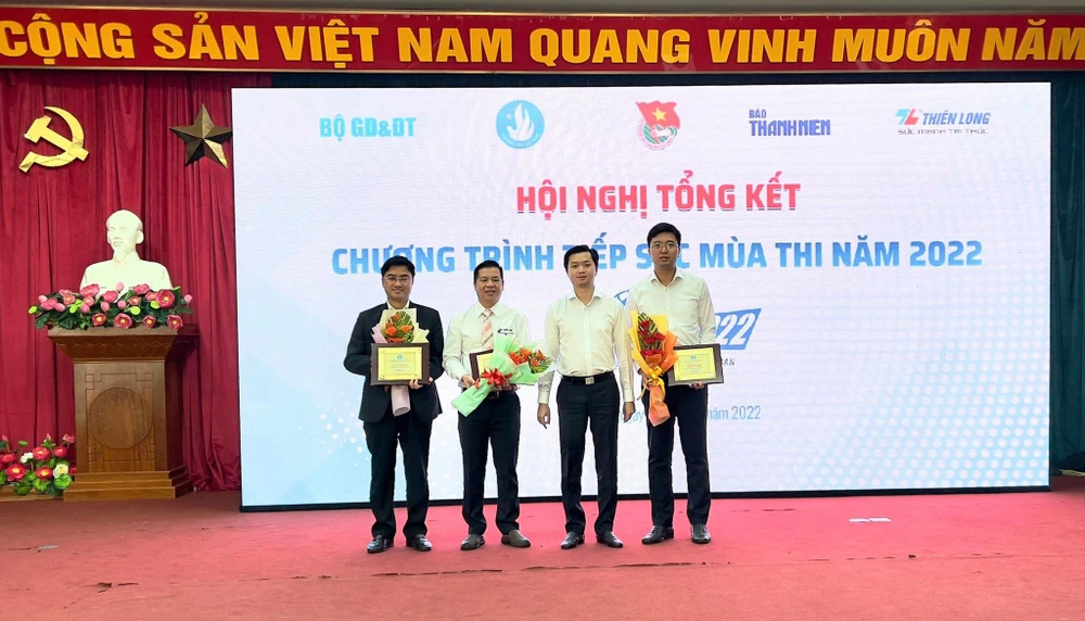 Hội nghị tổng kết chương trình “Tiếp sức mùa thi” năm 2022