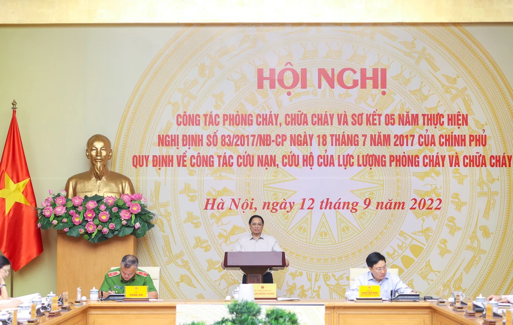 Thủ tướng Phạm Minh Chính chủ trì và phát biểu tại hội nghị về công tác phòng cháy, chữa cháy. Ảnh: VIẾT CHUNG