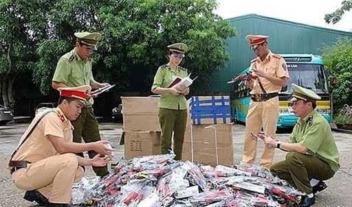 Kiểm tra hàng buôn lậu trên tuyến biên giới