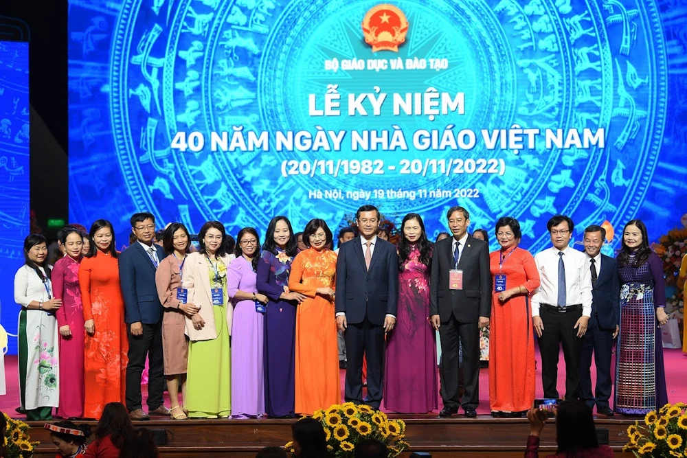 Thủ tướng yêu cầu hoàn thiện chính sách tương xứng với lao động đặc thù của nhà giáo ảnh 2 Thủ tướng yêu cầu hoàn thiện chính sách tương xứng với lao động đặc thù của nhà giáo ảnh 2