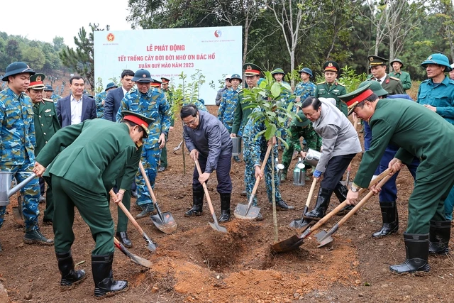 Thủ tướng phát động Tết trồng cây "Đời đời nhớ ơn Bác Hồ". Ảnh: VIẾT CHUNG