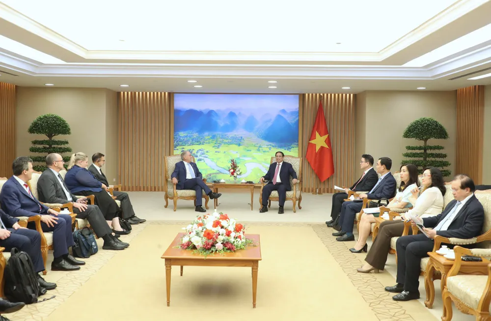 Thủ tướng Phạm Minh Chính tiếp Bộ trưởng Bộ Thương mại và Du lịch Australia Don Farrell, chiều 17-4. Ảnh: QUANG PHÚC Thủ tướng Phạm Minh Chính tiếp Bộ trưởng Bộ Thương mại và Du lịch Australia Don Farrell, chiều 17-4. Ảnh: QUANG PHÚC