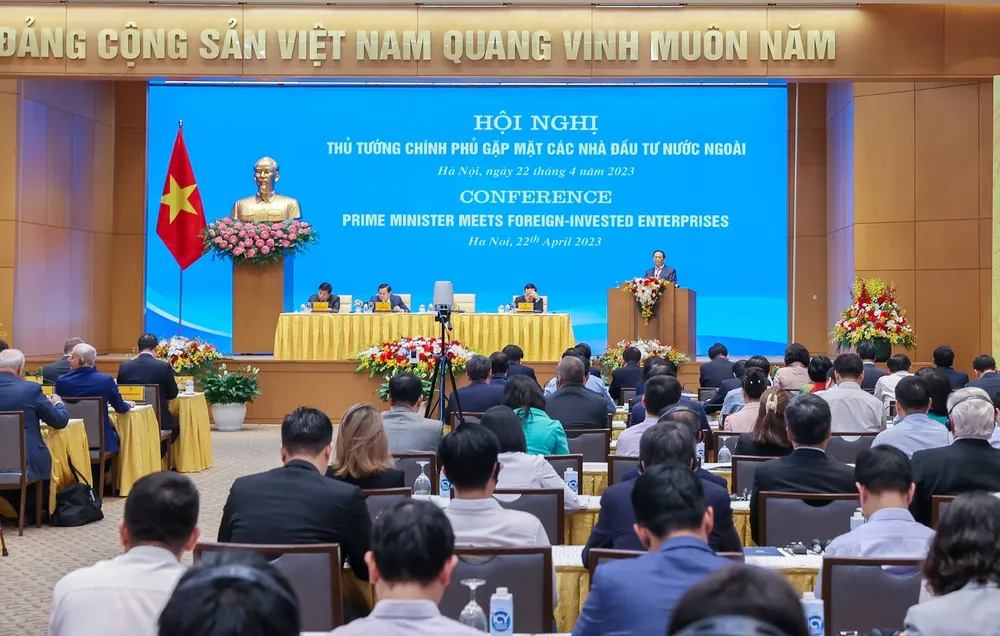 Thủ tướng yêu cầu giải quyết kịp thời những vướng mắc mà các nhà đầu tư nước ngoài kiến nghị. Ảnh: VIẾT CHUNG Thủ tướng yêu cầu giải quyết kịp thời những vướng mắc mà các nhà đầu tư nước ngoài kiến nghị. Ảnh: VIẾT CHUNG