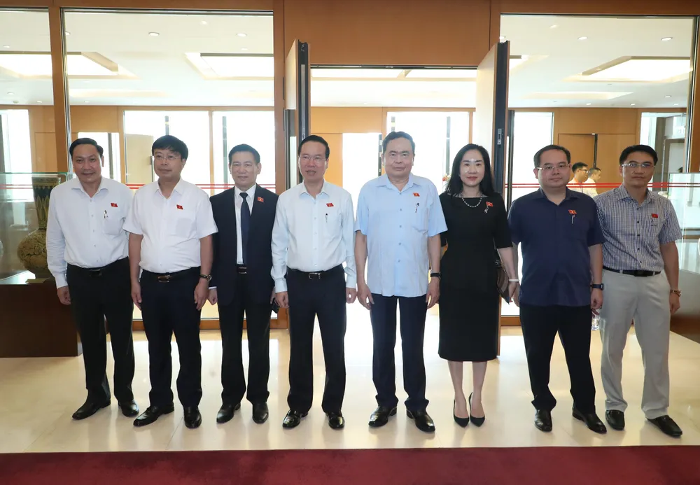 Chủ tịch nước Võ Văn Thưởng và các ĐBQH chiều 23-5. Ảnh: QUANG PHÚC