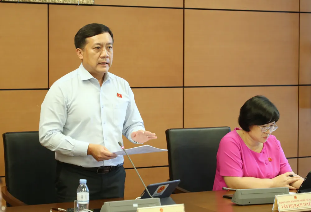 Đại biểu Hà Phước Thắng (TPHCM) phát biểu tại phiên thảo luận tổ, chiều 27-5. Ảnh: QUANG PHÚC