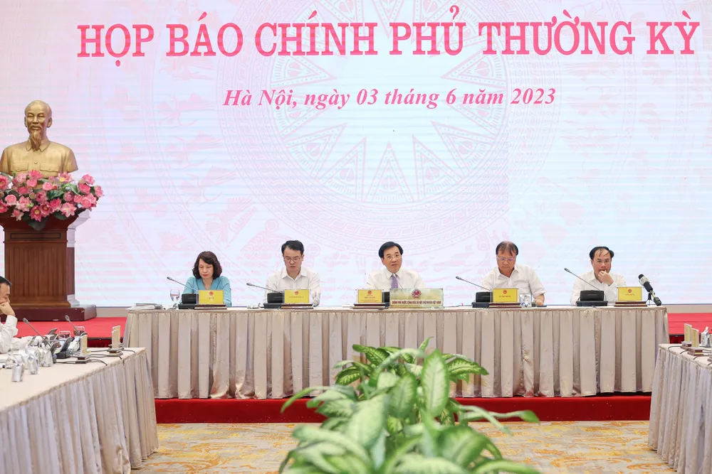 Họp báo Chính phủ chiều 3-6. Ảnh: VIẾT CHUNG