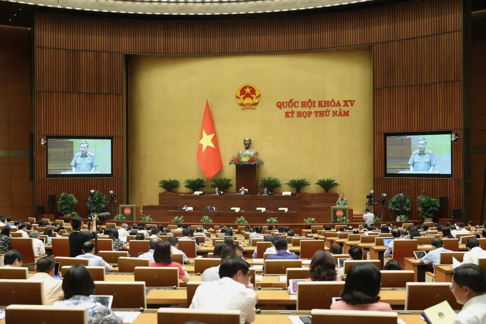 Phiên thảo luận chiều 20-6. Ảnh: QUANG PHÚC Phiên thảo luận chiều 20-6. Ảnh: QUANG PHÚC