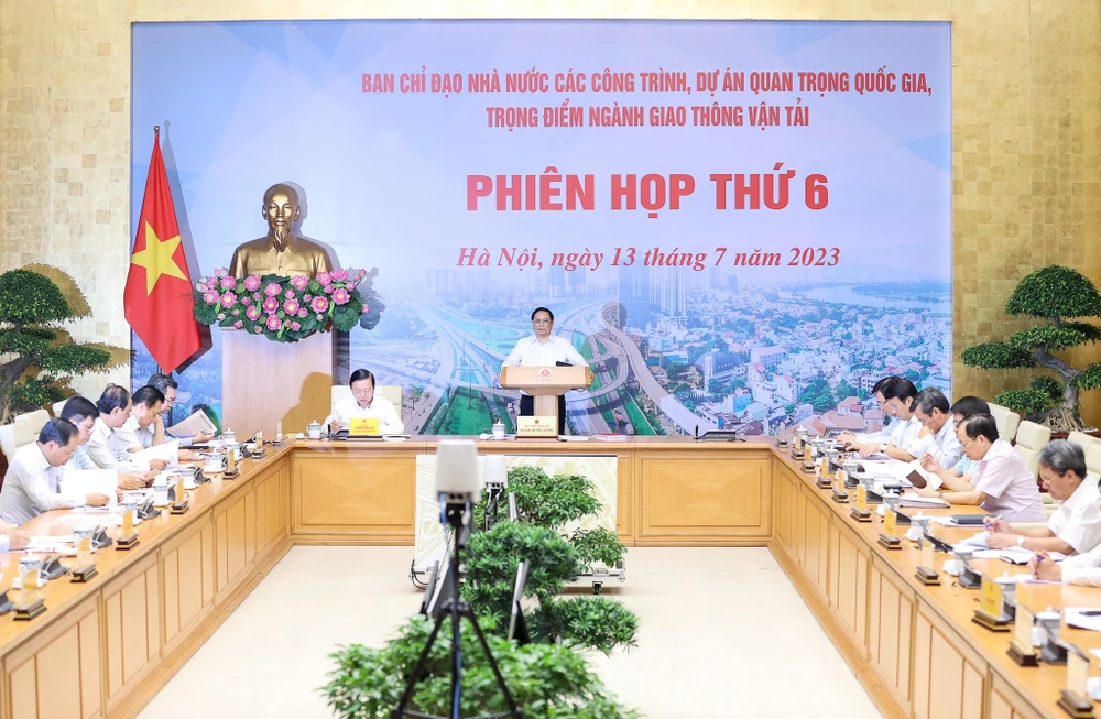 Thủ tướng Phạm Minh Chính chủ trì họp Ban chỉ đạo Nhà nước các công trình, dự án quan trọng quốc gia, trọng điểm ngành GTVT. Ảnh: VIẾT CHUNG