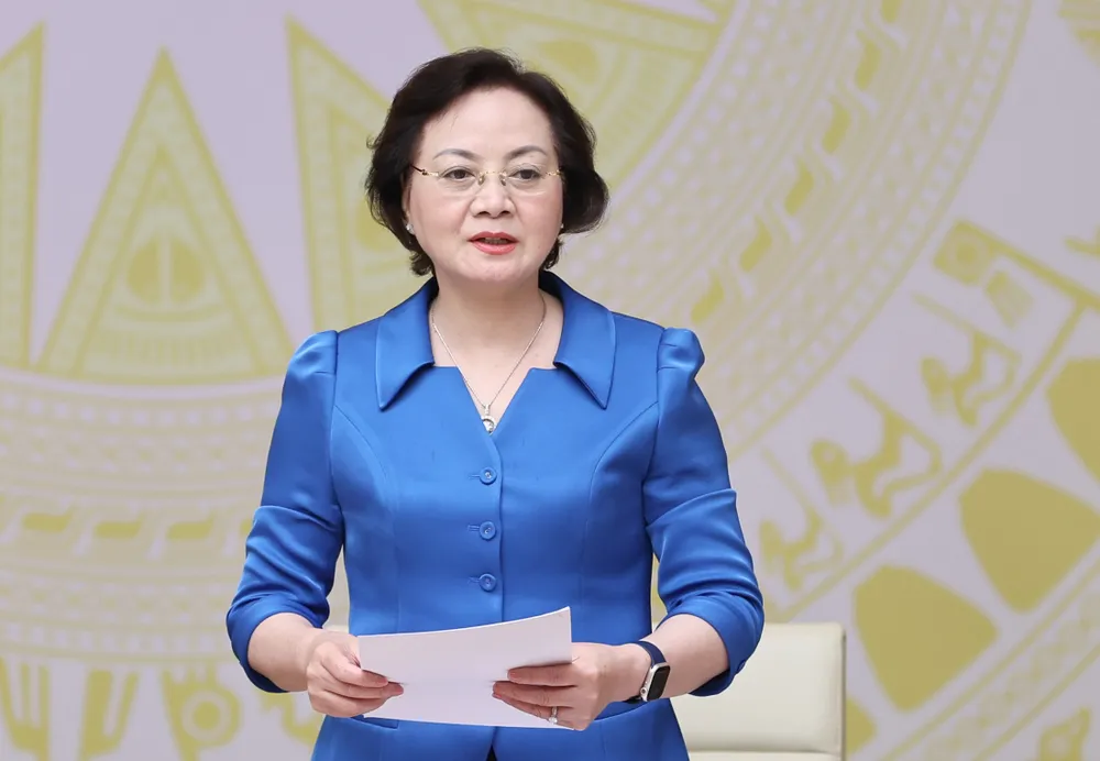 Bộ trưởng Bộ Nội vụ Phạm Thị Thanh Trà báo cáo tại phiên họp. Ảnh VIẾT CHUNG Bộ trưởng Bộ Nội vụ Phạm Thị Thanh Trà báo cáo tại phiên họp. Ảnh VIẾT CHUNG