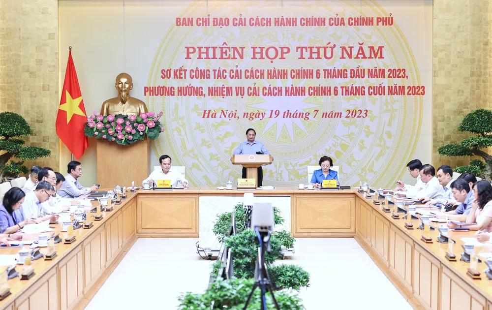 Thủ tướng Phạm Minh Chính chủ trì phiên họp về cải cách hành chính 6 tháng cuối năm 2023. Ảnh: VIẾT CHUNG Thủ tướng Phạm Minh Chính chủ trì phiên họp về cải cách hành chính 6 tháng cuối năm 2023. Ảnh: VIẾT CHUNG