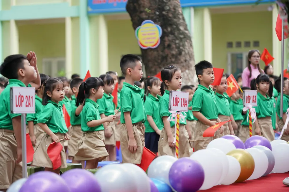 Học sinh Trường tiểu học Dương Nội B, quận Hà Đông, Hà Nội trong ngày khai giảng. Ảnh: ĐỖ TRUNG Học sinh Trường tiểu học Dương Nội B, quận Hà Đông, Hà Nội trong ngày khai giảng. Ảnh: ĐỖ TRUNG