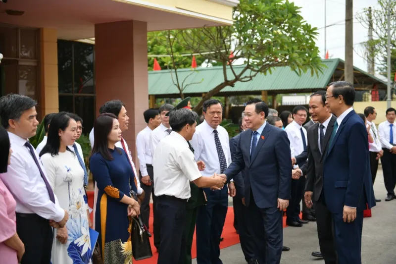 Chủ tịch Quốc hội Vương Đình Huệ đến dự lễ khai giảng tại Trường Hữu nghị T78 (huyện Phúc Thọ, Hà Nội). Ảnh: VIẾT CHUNG Chủ tịch Quốc hội Vương Đình Huệ đến dự lễ khai giảng tại Trường Hữu nghị T78 (huyện Phúc Thọ, Hà Nội). Ảnh: VIẾT CHUNG