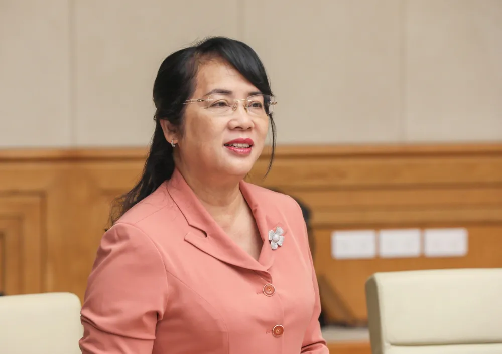 Bà Trần Kim Yến, Chủ tịch Ủy ban MTTQ TPHCM nêu kiến nghị tại hội nghị. Ảnh: VIẾT CHUNG