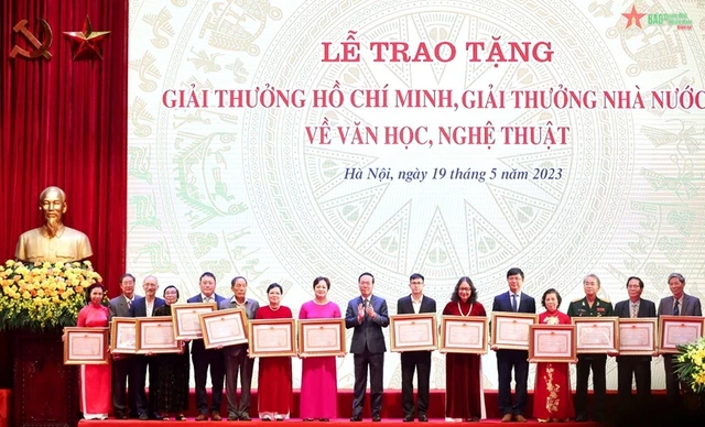 Các tác giả, đồng tác giả và thân nhân tác giả được tặng, truy tặng Giải thưởng Hồ Chí Minh về văn học nghệ thuật