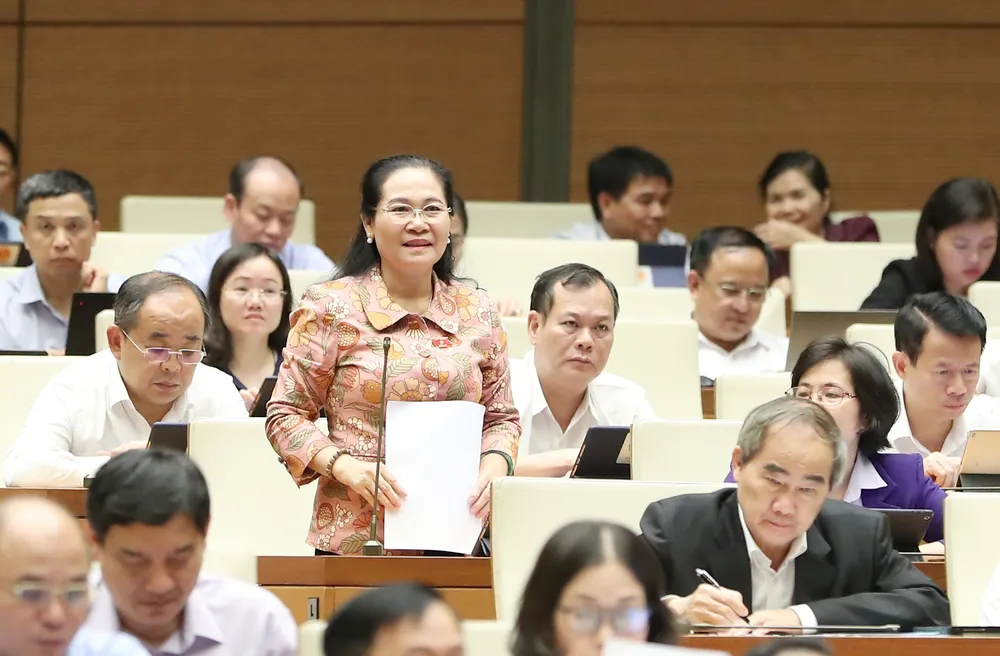 ĐB Nguyễn Thị Lệ, Phó Bí thư Thành ủy, Chủ tịch HĐND TPHCM phát biểu. Ảnh: QUANG PHÚC