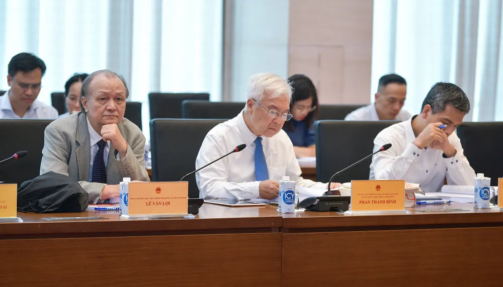 Đông đảo các chuyên gia giáo dục tham dự hội thảo