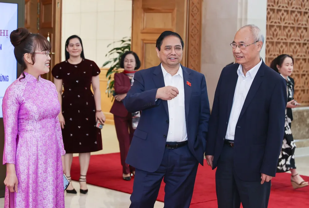 Thủ tướng Phạm Minh Chính trao đổi với các đại biểu tại hội nghị phát triển du lịch Việt Nam, sáng 15-11. Ảnh: VIẾT CHUNG Thủ tướng Phạm Minh Chính trao đổi với các đại biểu tại hội nghị phát triển du lịch Việt Nam, sáng 15-11. Ảnh: VIẾT CHUNG