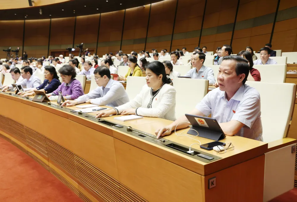 Đại biểu Quốc hội bấm nút thông qua các luật chiều 27-11. Ảnh: QUANG PHÚC Đại biểu Quốc hội bấm nút thông qua các luật chiều 27-11. Ảnh: QUANG PHÚC