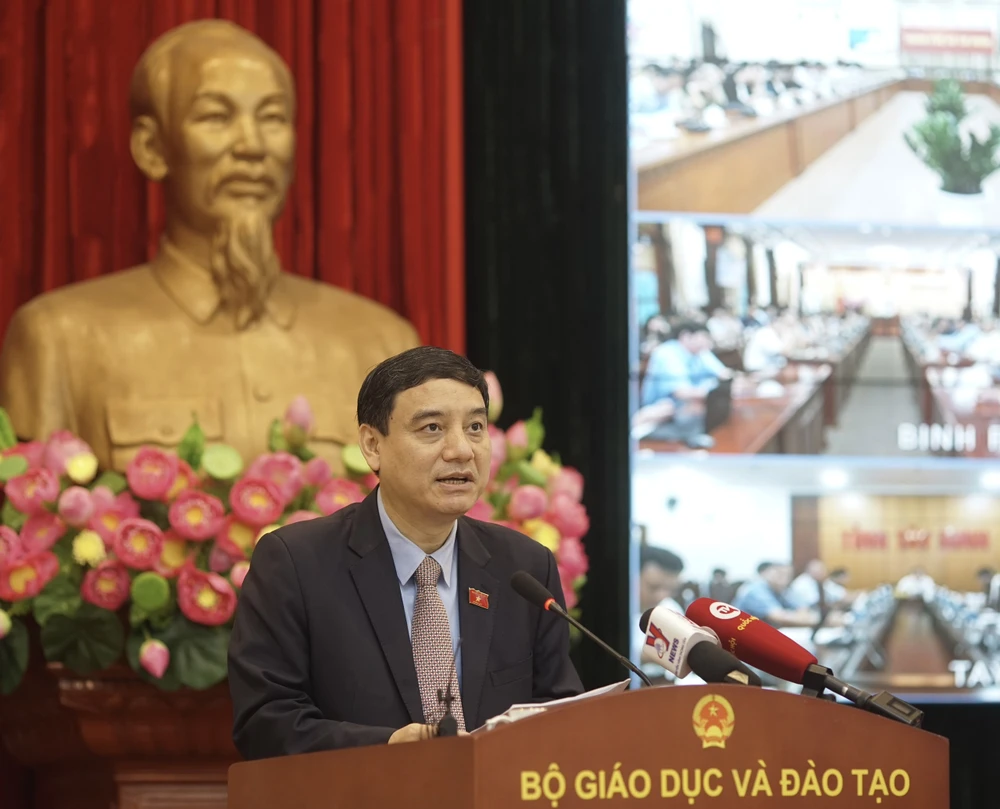 Chủ nhiệm Ủy ban Văn hóa Giáo dục của Quốc hội Nguyễn Đắc Vinh phát biểu tại hội nghị 4-6632.jpg
