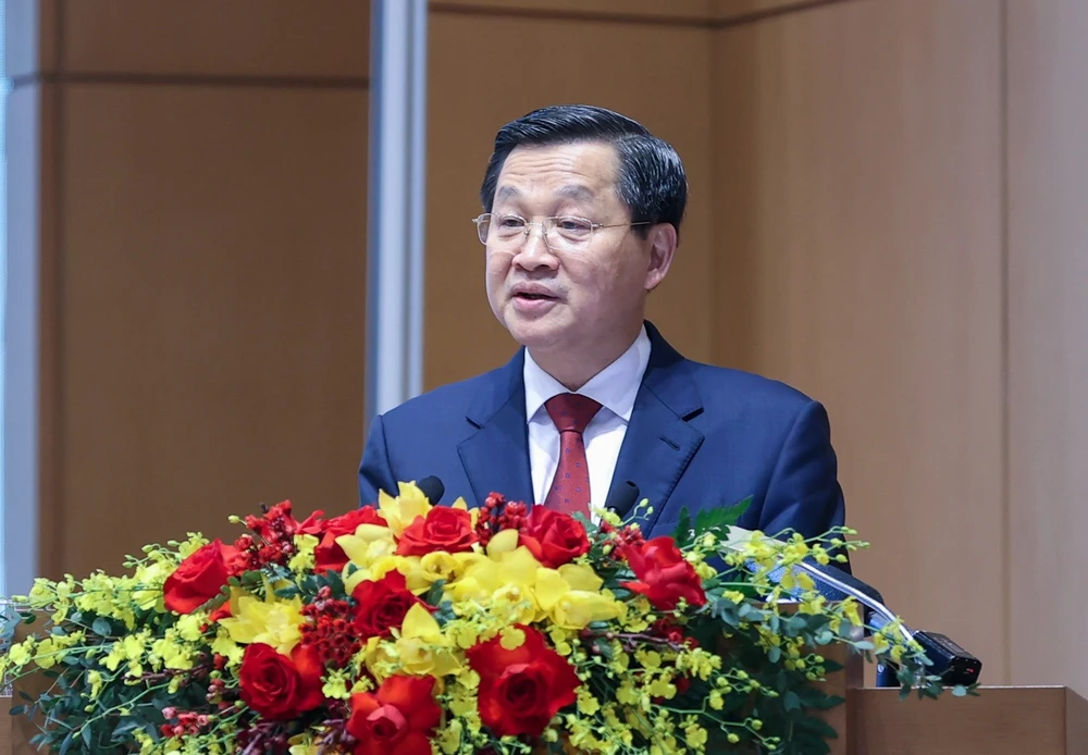 Phó Thủ tướng Lê Minh Khái trình bày báo cáo. Ảnh: VIẾT CHUNG 6-2370.jpg