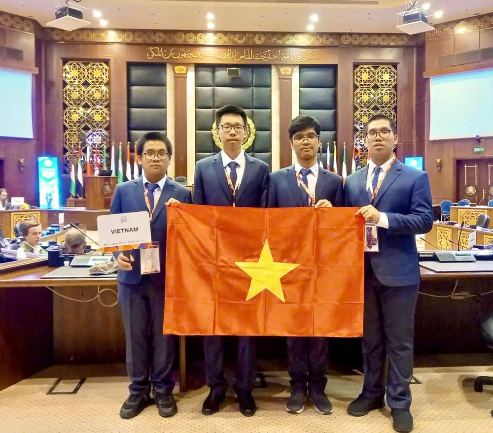 Từ phải sang trái: Hoàng Xuân Bách, Phạm Công Minh, Phạm Ngọc Trung và Nguyễn Hữu Tuấn Ảnh 3.jpg