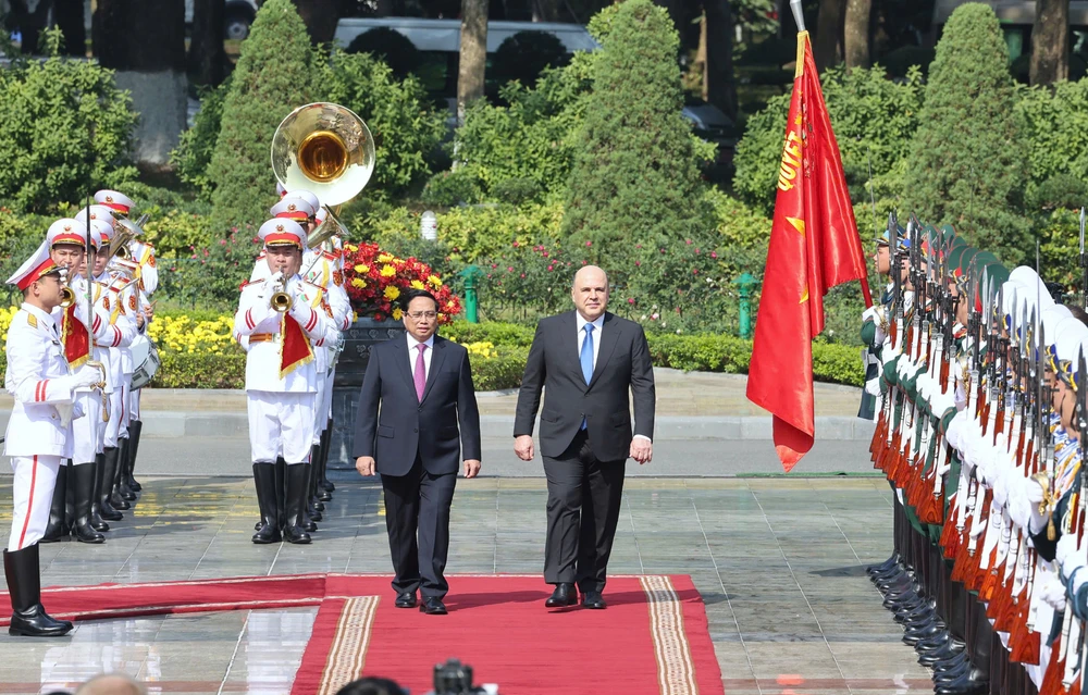 Thủ tướng Phạm Minh Chính chủ trì lễ đón Thủ tướng Nga Mikhail Vladimirovich Mishustin. Ảnh: QUANG PHÚC