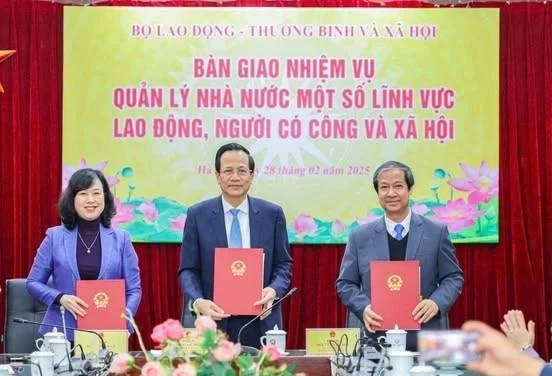 Thực hiện bàn giao nhiệm vụ giữa các bộ: Y tế, GD-ĐT, LĐTB-XH