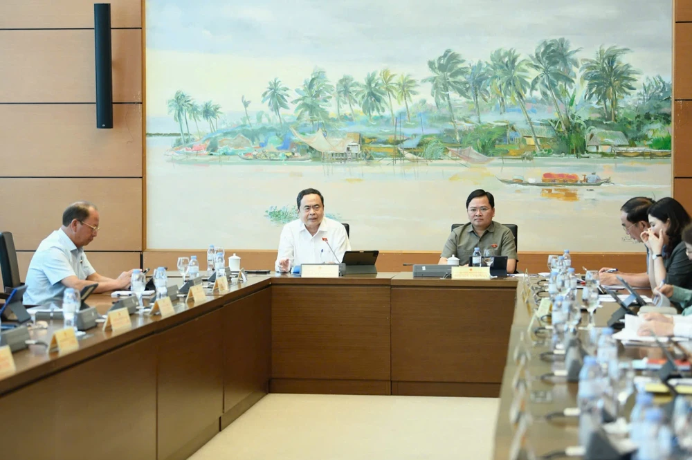 Chủ tịch Quốc hội Trần Thanh Mẫn tham gia phiên thảo luận tổ, chiều 7-5. Ảnh: VIẾT CHUNG 2.jpg