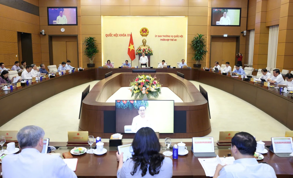 ទិដ្ឋភាពសម័យ។ រូបថតរបស់ QUANG PHUC 1.jpg