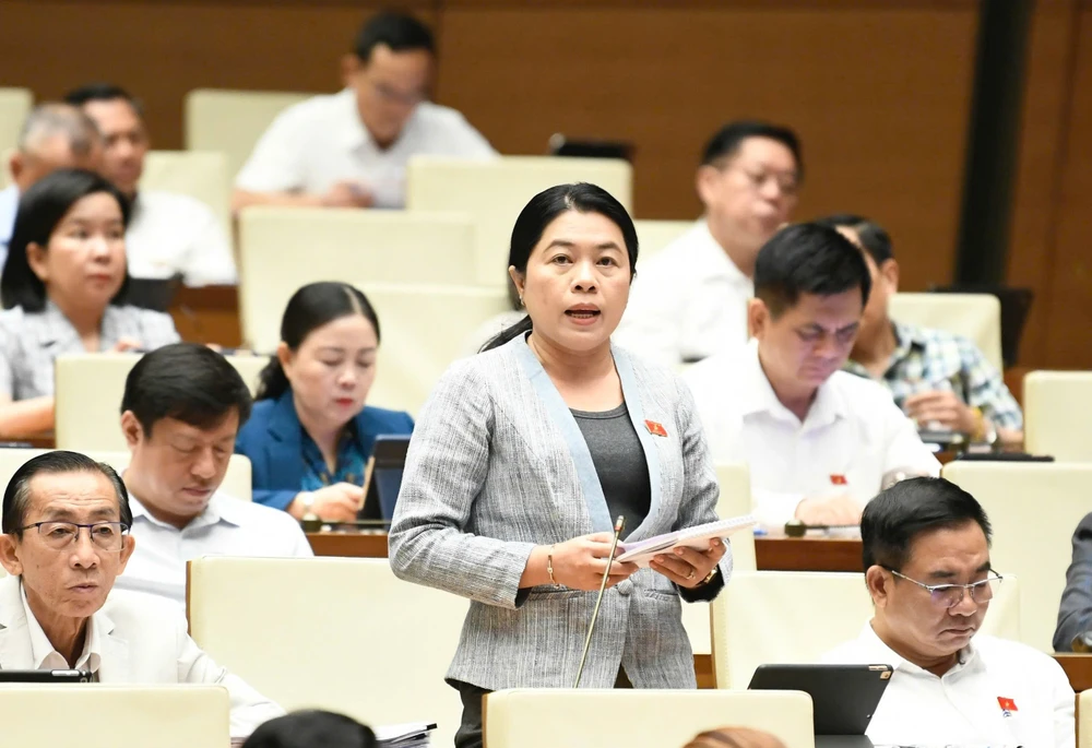 Đại biểu Nguyễn Trần Phượng Trân (TPHCM). Ảnh: VIẾT CHUNG Đại biểu Nguyễn Trần Phượng Trân (TPHCM).jpg