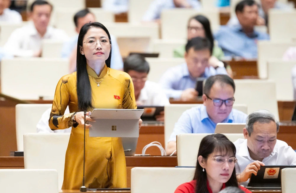 Đại biểu Trần Khánh Thu (Thái Bình). Ảnh: VIẾT CHUNG Đại biểu Trần Khánh Thu (Thái Bình).jpg