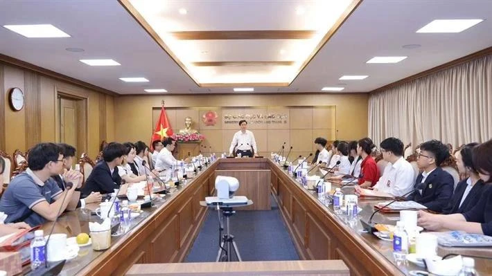 Bộ GD-ĐT gặp mặt đoàn cán bộ, học sinh tham gia Hội thi Khoa học kỹ thuật quốc tế (ISEF) năm 2025