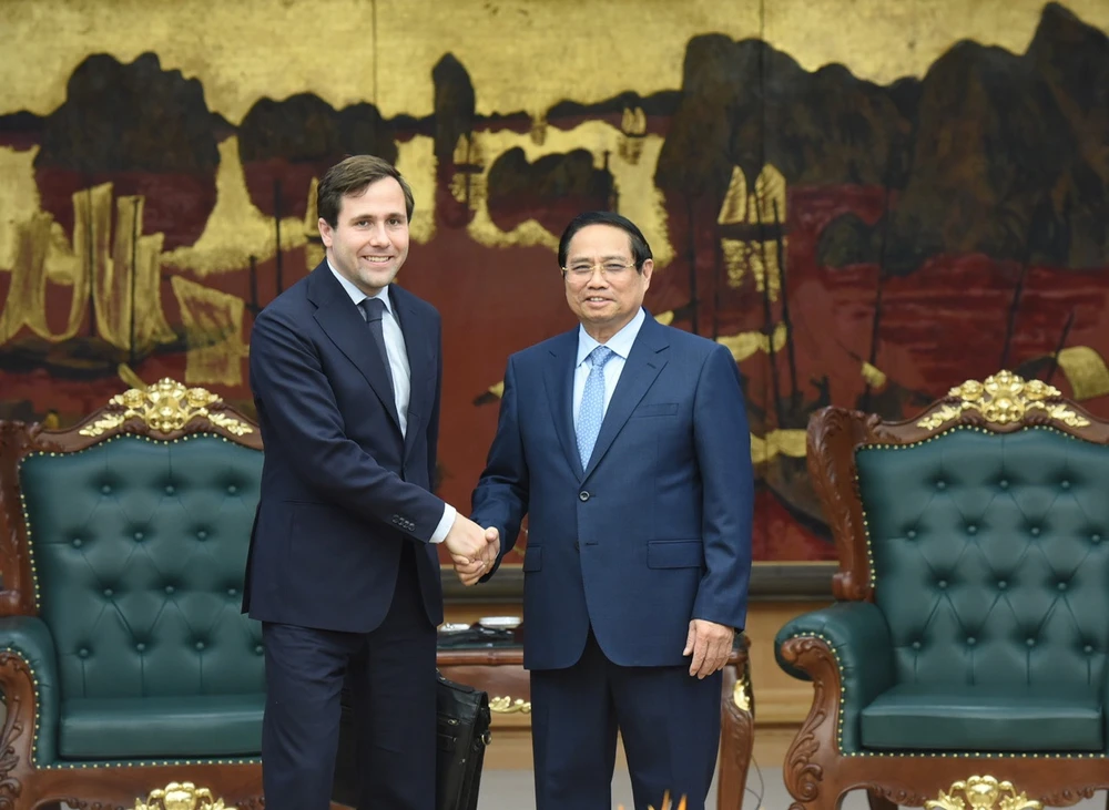 Thủ tướng Phạm Minh Chính tiếp ông Benjamin Dousa, Bộ trưởng Hợp tác Phát triển Quốc tế và Ngoại thương Thụy Điển, chiều 12-5. Ảnh: VIẾT CHUNG
