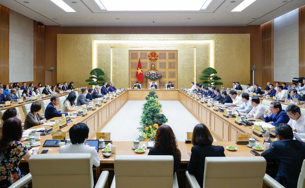 Thủ tướng Phạm Minh Chính làm việc với đại diện cộng đồng doanh nghiệp Hoa Kỳ đang đầu tư, kinh doanh tại Việt Nam. Ảnh: VIẾT CHUNG 1.jpg
