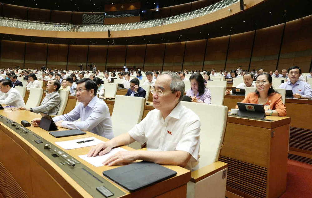 Các đại biểu dự phiên thảo luận chiều 13-5. Ảnh: QUANG PHÚC 1.jpg