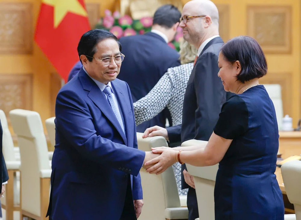 Thủ tướng Phạm Minh Chính với đại diện cộng đồng doanh nghiệp Hoa Kỳ đang đầu tư, kinh doanh tại Việt Nam. Ảnh: VIẾT CHUNG 2.jpg