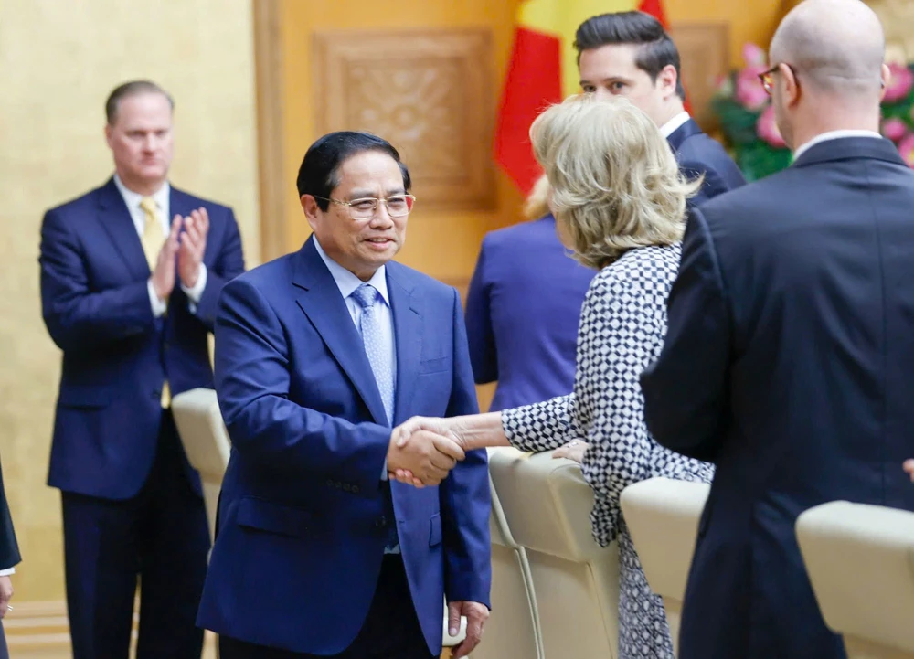 Thủ tướng Phạm Minh Chính với đại diện cộng đồng doanh nghiệp Hoa Kỳ đang đầu tư, kinh doanh tại Việt Nam. Ảnh: VIẾT CHUNG 3.jpg