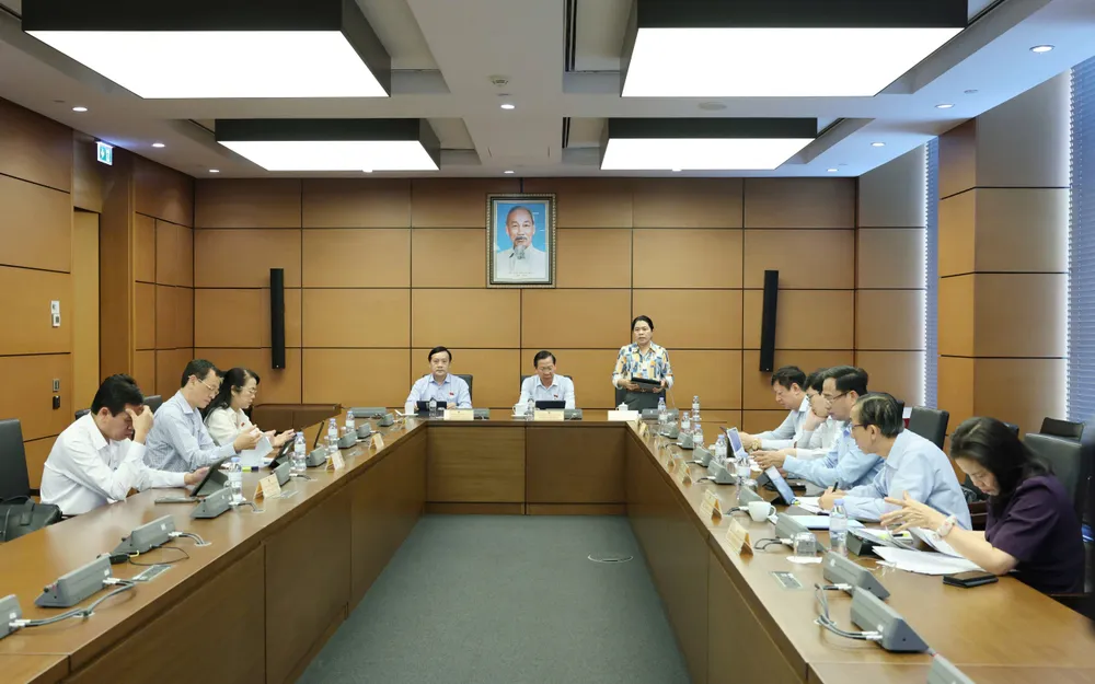Đoàn đại biểu Quốc hội TPHCM thảo luận tại tổ, chiều 17-5. Ảnh: QUANG PHÚC Đoàn đại biểu Quốc hội TPHCM thảo luận tại tổ, chiều 17-5..jpg