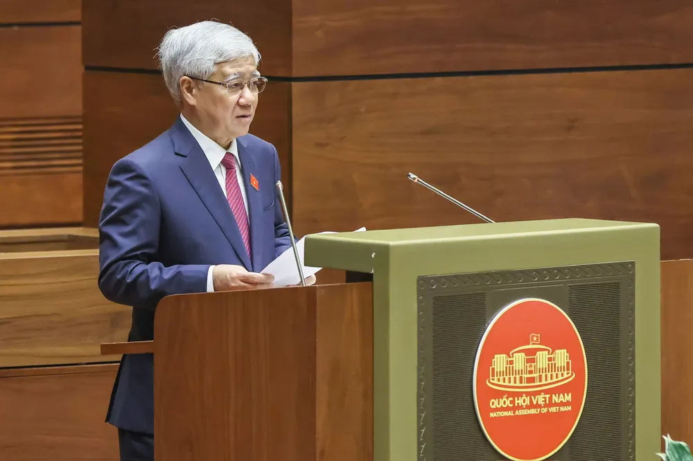 Chairman of the Central Committee of the Vietnam Fatherland Front Do Van Chien presented the report on the morning of May 21. Photo: VIET CHUNG 2.jpg