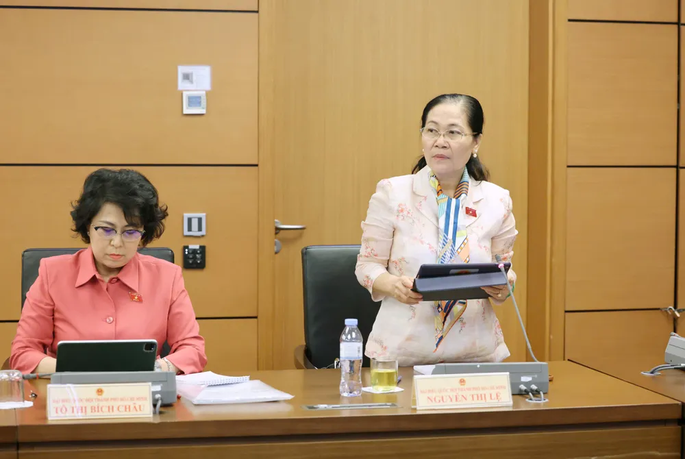 Đại biểu Nguyễn Thị Lệ (TPHCM) phát biểu tại thảo luận tổ. Ảnh: QUANG PHÚC Đại biểu Nguyễn Thị Lệ (TPHCM).jpg