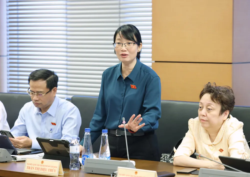Đại biểu Trần Thị Diệu Thúy (TPHCM). Ảnh QUANG PHÚC Đại biểu Trần Thị Diệu Thúy (TPHCM).jpg