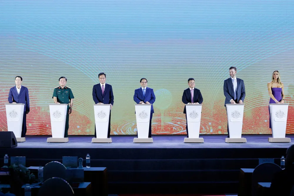 Thủ tướng Phạm Minh Chính dự lễ khởi công Dự án khu phức hợp đô thị, du lịch sinh thái, sân golf tại huyện Khoái Châu, tỉnh Hưng Yên, chiều 21-5. Ảnh: VIẾT CHUNG