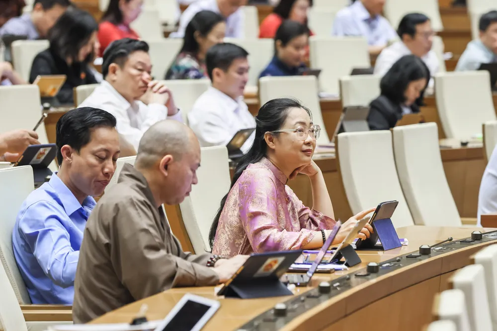Các đại biểu dự phiên thảo luận sáng 26-5. Ảnh: VIẾT CHUNG Các đại biểu dự phiên thảo luận sáng 26-5.jpg
