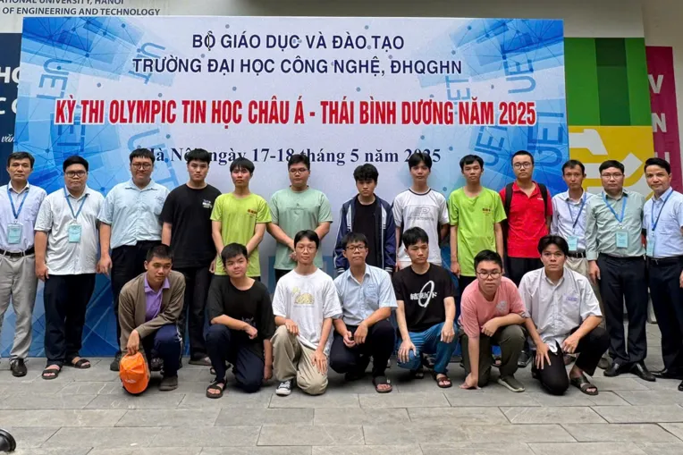 Các thành viên Đội tuyển Việt Nam tại Olympic Tin học châu Á Thái Bình Dương năm 2025 ảnh 2.png