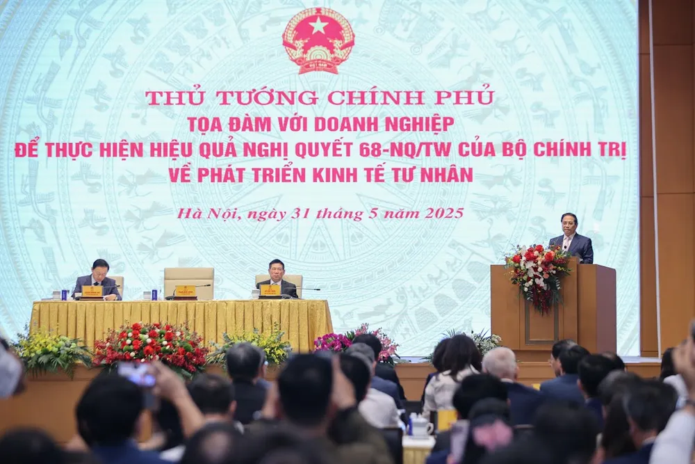 Thủ tướng Phạm Minh Chính chủ trì cuộc tọa đàm. Ảnh: VIẾT CHUNG 2.jpg