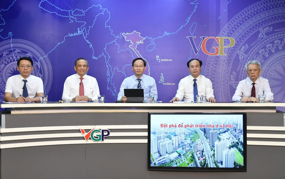 Các khách mời tham gia tọa đàm Các vị khách mời tham gia Tọa đàm.jpg