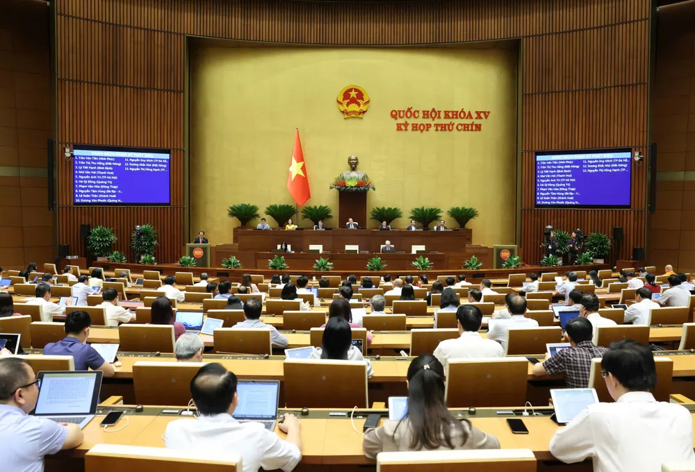 Phiên thảo luận ở hội trường về dự thảo Nghị quyết của Quốc hội sửa đổi, bổ sung một số điều của Hiến pháp năm 2013, chiều 13-6. Ảnh QUANG PHÚC Quốc hội thảo luận ở hội trường chiều 13-6. Ảnh QUANG PHÚC.jpg