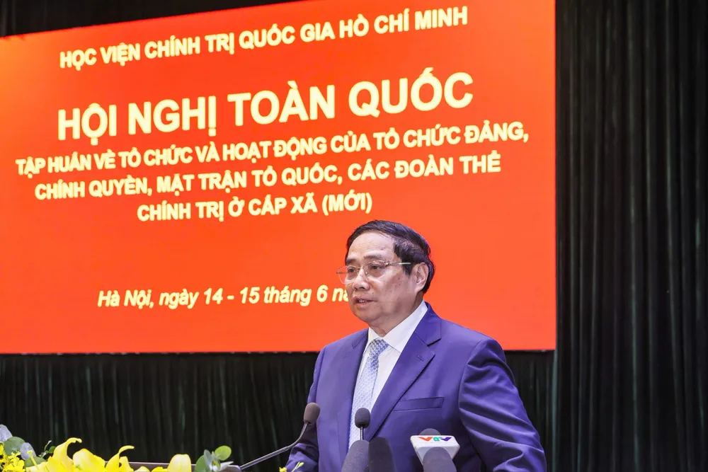 Thủ tướng nhấn mạnh yêu cầu đẩy mạnh phân cấp, phân quyền cho địa phương. Ảnh: VIẾT CHUNG 2.jpg