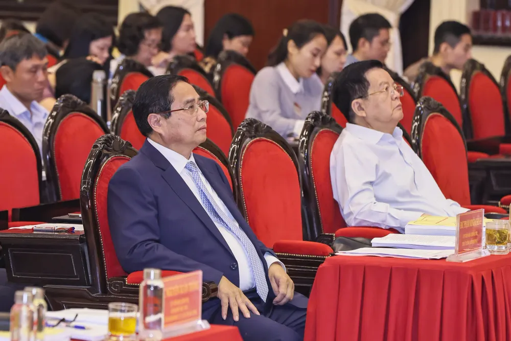 Thủ tướng Phạm Minh Chính tới dự hội nghị ngay sau khi trở về từ chuyến công tác ở châu Âu. Ảnh: VIẾT CHUNG 4.jpg